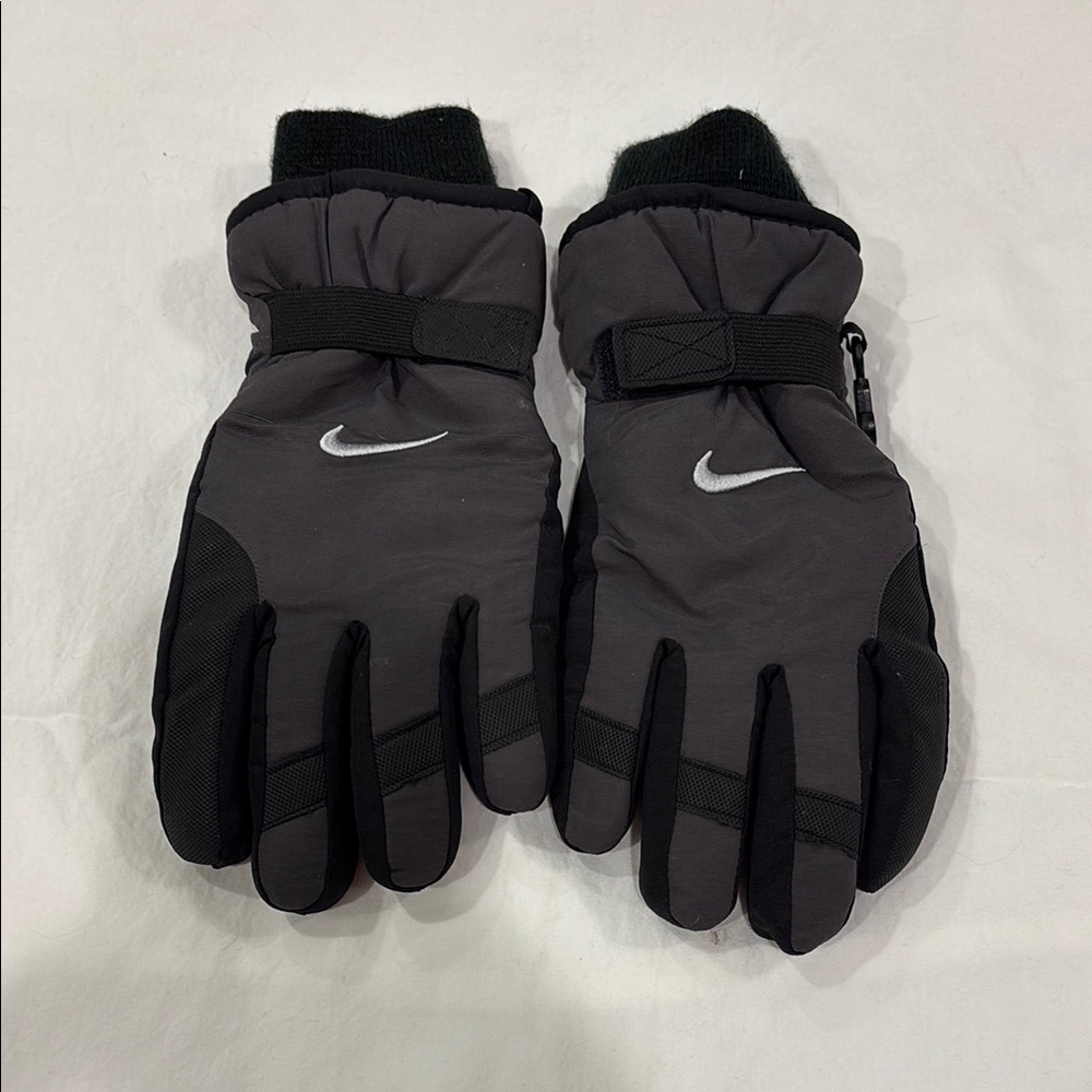 Nike Black and Gray Winter Gloves
